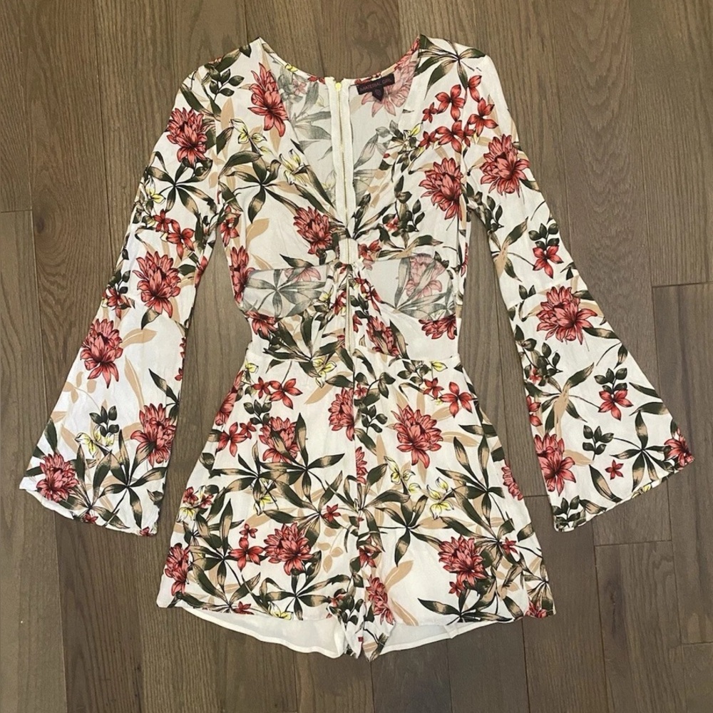 🌟🌟 Bell Sleeves Cutout Front Floral Romper - Picture 4 of 4
